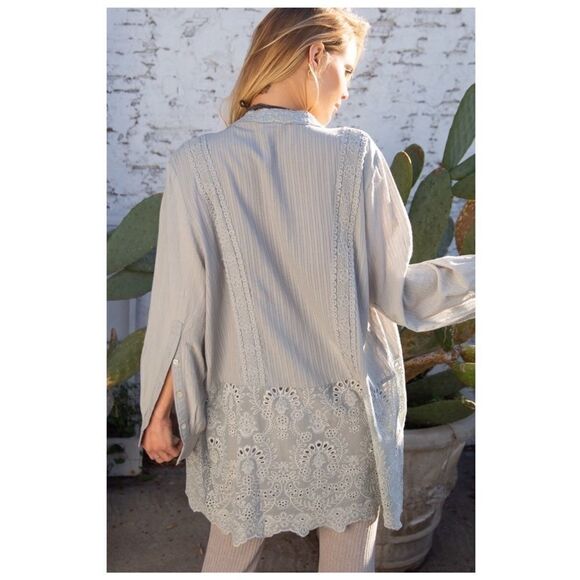 𝅺TUNIC with Lace and Eyelet Trim - Picture 6 of 11